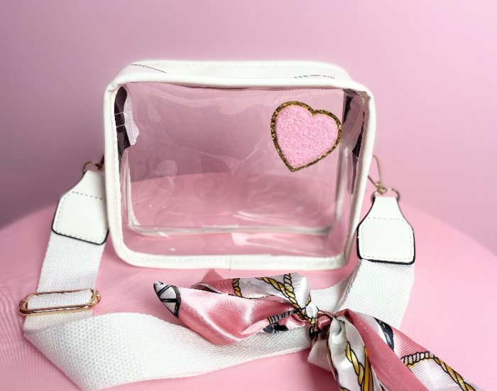 Customizable stadium bag, in white or pink.